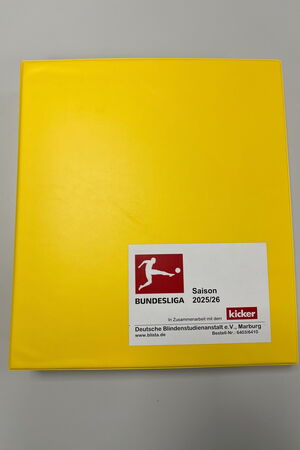 Ein Bild des gelben kicker-Sonderhefts der Bundesliga Saison 2025/26 mit rotem Logo.
