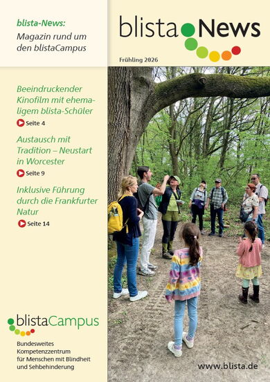 Das Cover der blistaNews 1 2026: Eine Gruppe von Erwachsenen und zwei Kindern steht auf einem Waldweg unter einem großen Baum. Eine Person in der Mitte scheint der Gruppe etwas zu erklären.